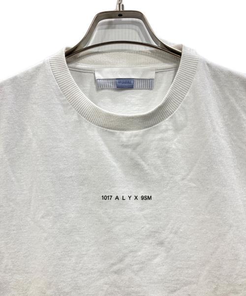 1017 ALYX 9SM（テンセブンティーン アリクス ナインエスエム）1017 ALYX 9SM (アリクス) ロゴTシャツ ホワイト サイズ:Mの古着・服飾アイテム