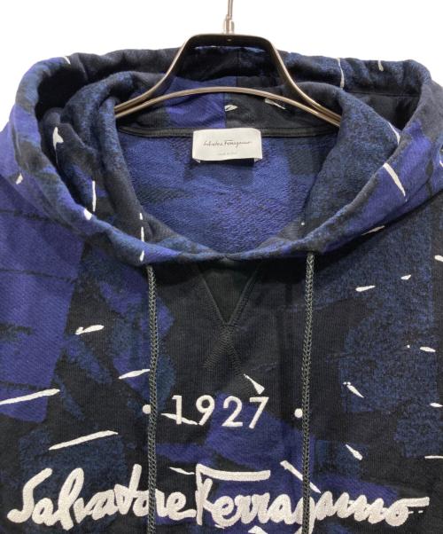 Salvatore Ferragamo（サルヴァトーレ フェラガモ）Salvatore Ferragamo (サルヴァトーレ フェラガモ) ロゴエンブロイダリーパーカー ネイビー サイズ:Mの古着・服飾アイテム