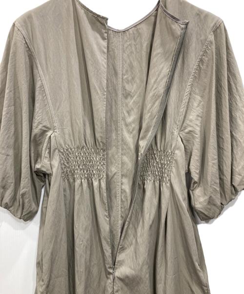 OPAQUE.CLIP（オペークドットクリップ）OPAQUE.CLIP (オペークドットクリップ) 配色ボリュームタックスリーブワンピース ベージュ サイズ:36 未使用品の古着・服飾アイテム