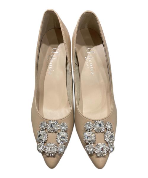 artemis by DIANA（アルテミスバイダイアナ）artemis by DIANA (アルテミスバイダイアナ) ビジューパンプス ベージュ サイズ:23 1/2の古着・服飾アイテム