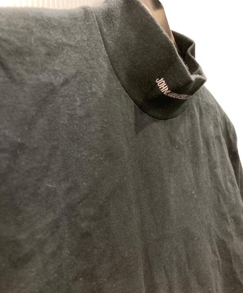 JOHN LAWRENCE SULLIVAN（ジョン ローレンス サリバン）JOHN LAWRENCE SULLIVAN (ジョン ローレンス サリバン) ロゴハイネックカットソー ブラック サイズ:Lの古着・服飾アイテム