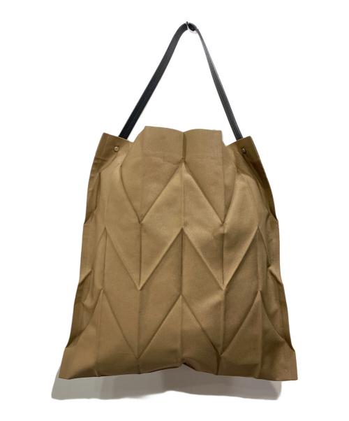 ISSEY MIYAKE（イッセイミヤケ）ISSEY MIYAKE (イッセイミヤケ) iittala (イッタラ) プリーツトートバッグ ベージュ サイズ:-の古着・服飾アイテム