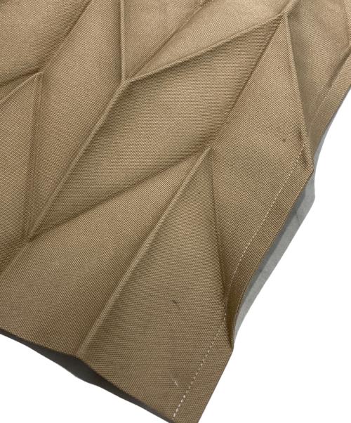 ISSEY MIYAKE（イッセイミヤケ）ISSEY MIYAKE (イッセイミヤケ) iittala (イッタラ) プリーツトートバッグ ベージュ サイズ:-の古着・服飾アイテム