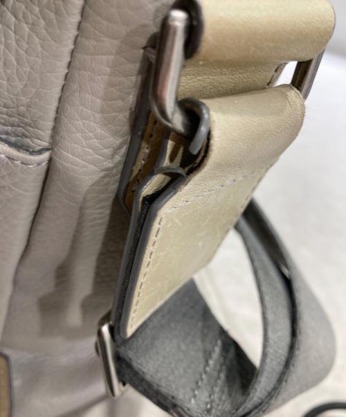 ECCO（エコー）ECCO (エコー) レザーメッセンジャーバッグ ベージュの古着・服飾アイテム