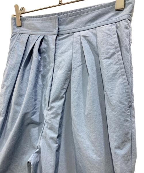 BEAUTY&YOUTH（ビューティーアンドユース）BEAUTY&YOUTH (ビューティーアンドユース) エコニール タック パンツ ブルー サイズ:M 未使用品の古着・服飾アイテム