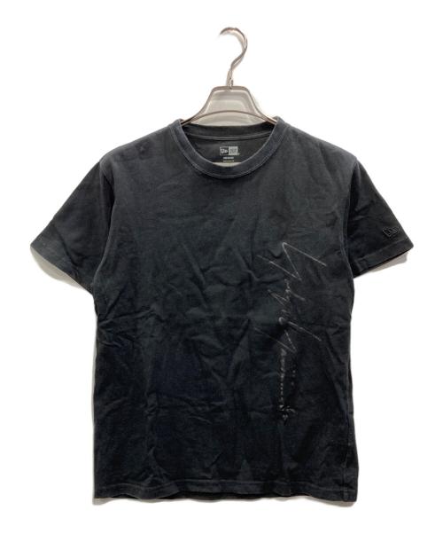 Yohji Yamamoto pour homme（ヨウジヤマモト プールオム）Yohji Yamamoto pour homme (ヨウジヤマモト プールオム) New Era (ニューエラ) プリントTシャツ ブラック サイズ:Mの古着・服飾アイテム