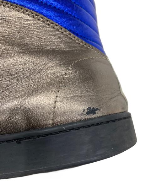 GUCCI（グッチ）GUCCI (グッチ) メタリックハイカットスニーカー シルバー サイズ:7の古着・服飾アイテム