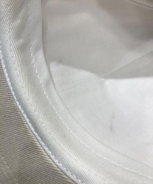 AMI Alexandre Mattiussi（アミアレクサンドルマテュッシ）AMI Alexandre Mattiussi (アミアレクサンドルマテュッシ) パッチ トラッカーキャップ アイボリー サイズ:-の古着・服飾アイテム