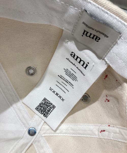 AMI Alexandre Mattiussi（アミアレクサンドルマテュッシ）AMI Alexandre Mattiussi (アミアレクサンドルマテュッシ) パッチ トラッカーキャップ アイボリー サイズ:-の古着・服飾アイテム