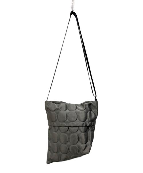 acrylic（アクリリック）acrylic (アクリリック) Tack Shoulder DOT Emboss グレーの古着・服飾アイテム