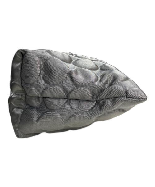 acrylic（アクリリック）acrylic (アクリリック) Tack Shoulder DOT Emboss グレーの古着・服飾アイテム