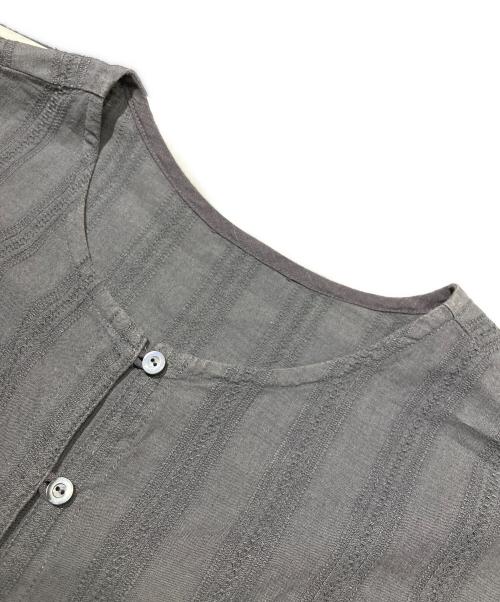nest Robe（ネストローブ）nest Robe (ネストローブ) カラミ織り天然染め ドッキングブラウス グレー サイズ:Fの古着・服飾アイテム