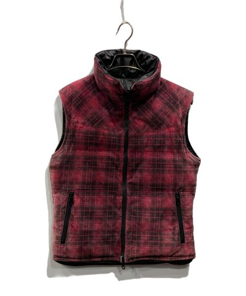 ISAMU KATAYAMA BACKLASH（イサムカタヤマ・バックラッシュ）ISAMU KATAYAMA BACKLASH (イサムカタヤマ・バックラッシュ) リバーシブルダウンベスト レッド サイズ:3の古着・服飾アイテム