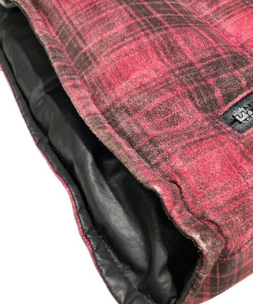 ISAMU KATAYAMA BACKLASH（イサムカタヤマ・バックラッシュ）ISAMU KATAYAMA BACKLASH (イサムカタヤマ・バックラッシュ) リバーシブルダウンベスト レッド サイズ:3の古着・服飾アイテム