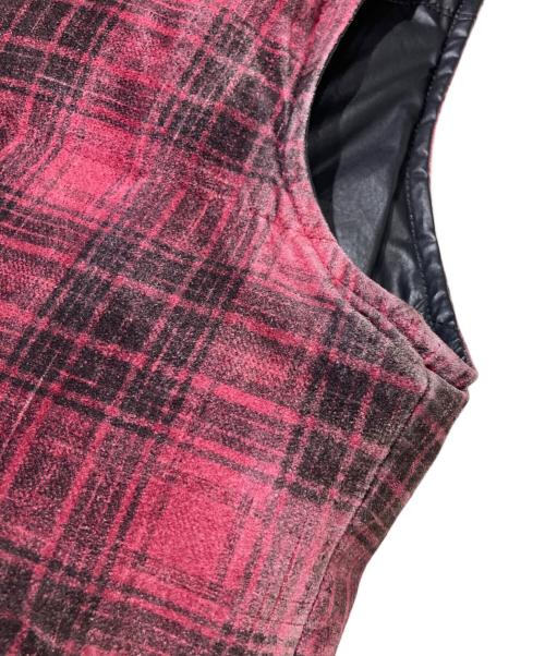 ISAMU KATAYAMA BACKLASH（イサムカタヤマ・バックラッシュ）ISAMU KATAYAMA BACKLASH (イサムカタヤマ・バックラッシュ) リバーシブルダウンベスト レッド サイズ:3の古着・服飾アイテム