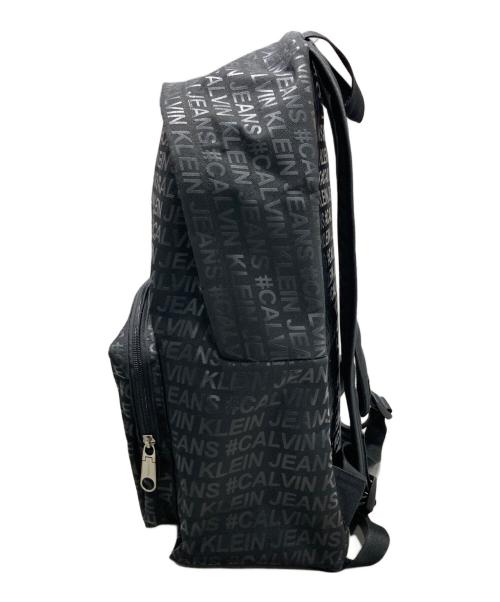 Calvin Klein Jeans（カルバンクラインジーンズ）Calvin Klein Jeans (カルバンクラインジーンズ) 総柄ロゴリュック ブラック サイズ:-の古着・服飾アイテム