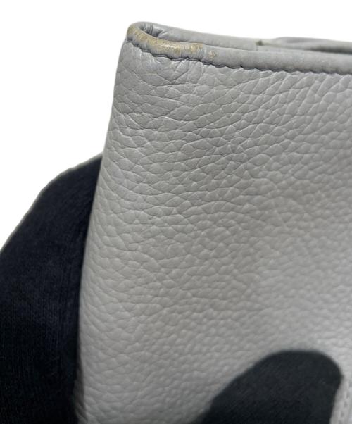 MIU MIU（ミュウミュウ）MIU MIU (ミュウミュウ) 3つ折り財布 グレーの古着・服飾アイテム