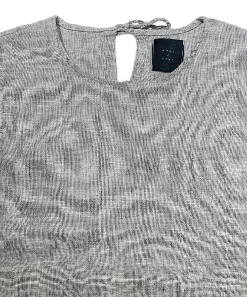 オオカミとフクロウ（オオカミトフクロウ）オオカミとフクロウ (オオカミトフクロウ) フクロウと小さい花びらのティール“ノースリーブ” グレー サイズ:表記なしの古着・服飾アイテム