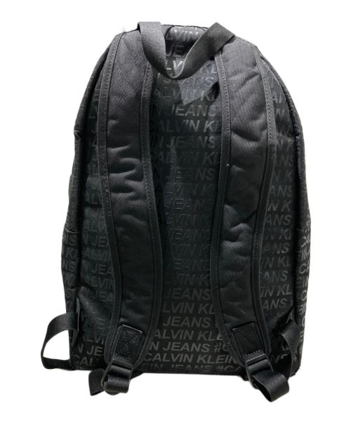 Calvin Klein Jeans（カルバンクラインジーンズ）Calvin Klein Jeans (カルバンクラインジーンズ) 総柄ロゴリュック ブラック サイズ:-の古着・服飾アイテム