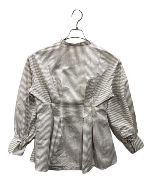 PLST（プラステ）PLST (プラステ) パールボタンペプラムブラウス グレー サイズ:M 未使用品の古着・服飾アイテム