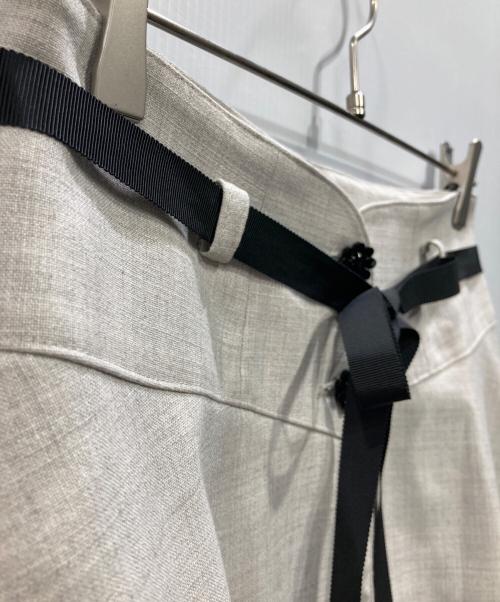 M'S GRACY（エムズグレイシー）M'S GRACY (エムズグレイシー) 花ボタン付きフレアースカート アイボリー サイズ:Mの古着・服飾アイテム