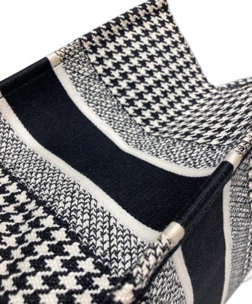 Christian Dior（クリスチャン ディオール）Christian Dior (クリスチャン ディオール) ブックトートミディアム ホワイト×ブラック サイズ:-の古着・服飾アイテム