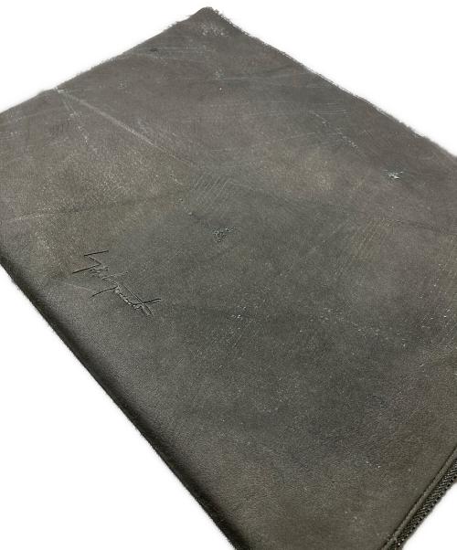 YOHJI YAMAMOTO（ヨウジヤマモト）YOHJI YAMAMOTO (ヨウジヤマモト) ダメージレザーPCケース ブラックの古着・服飾アイテム