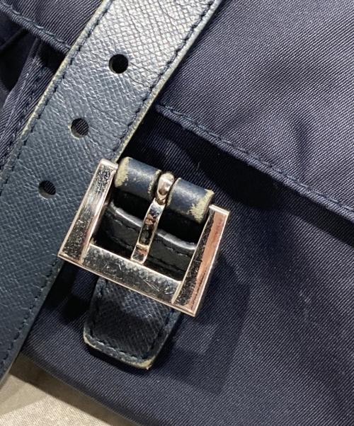 PRADA（プラダ）PRADA (プラダ) ナイロンメッセンジャーバッグ ネイビーの古着・服飾アイテム