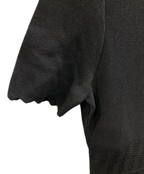 FRAY ID（フレイ アイディー）FRAY ID (フレイ アイディー) スカラップジャガードニットワンピース ブラック サイズ:Free 未使用品の古着・服飾アイテム