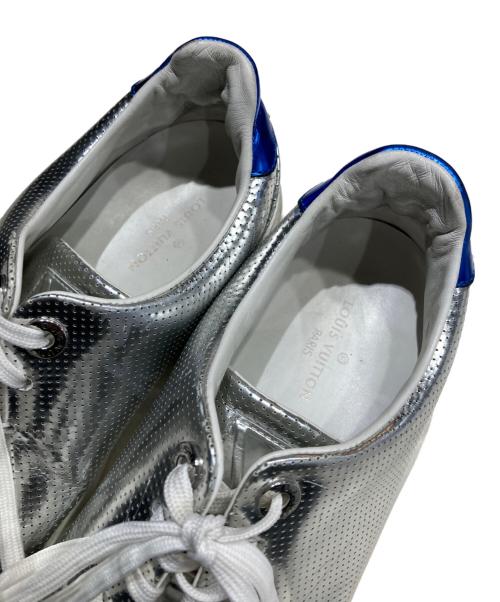 LOUIS VUITTON（ルイ ヴィトン）LOUIS VUITTON (ルイ ヴィトン) メタリックローカットスニーカー シルバー サイズ:5の古着・服飾アイテム
