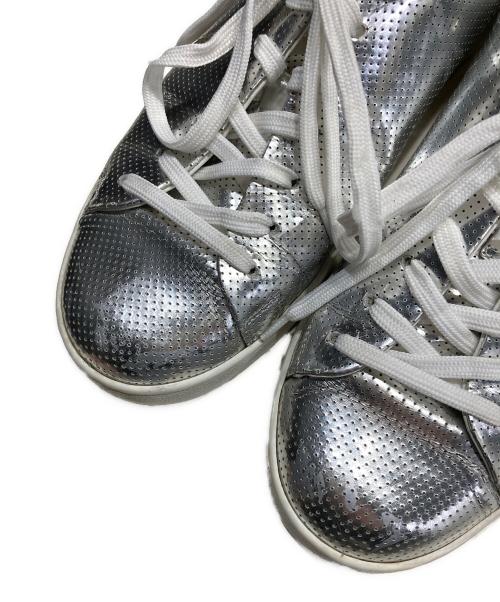 LOUIS VUITTON（ルイ ヴィトン）LOUIS VUITTON (ルイ ヴィトン) メタリックローカットスニーカー シルバー サイズ:5の古着・服飾アイテム