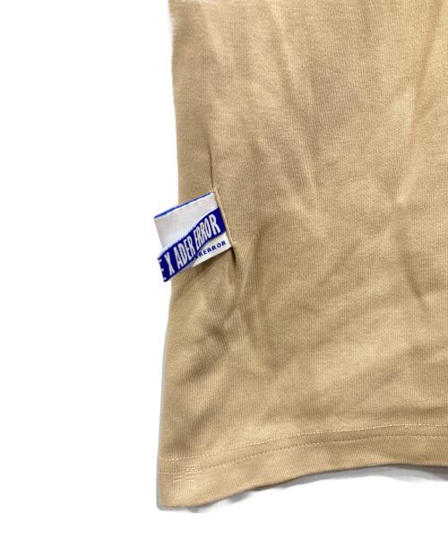 ADER error（アーダーエラー）ADER error (アーダーエラー) MAISON KITSUNE (メゾンキツネ) コラボワッペンカットソー ベージュ サイズ:A3の古着・服飾アイテム