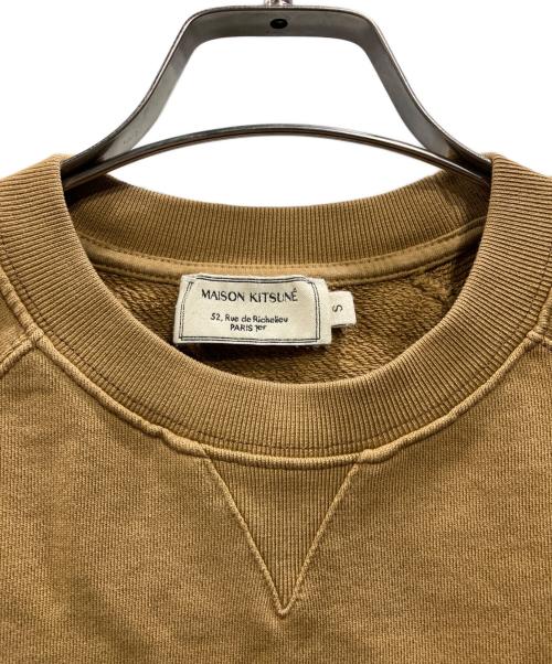 maison kitsune（メゾンキツネ）maison kitsune (メゾンキツネ) クルーネックスウェット ブラウン サイズ:Sの古着・服飾アイテム