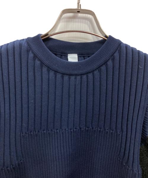 CFCL（シーエフシーエル）CFCL (シーエフシーエル) FLUTED LUCENT SHORT PUFF SLEEVE TOP ネイビー サイズ:Freeの古着・服飾アイテム