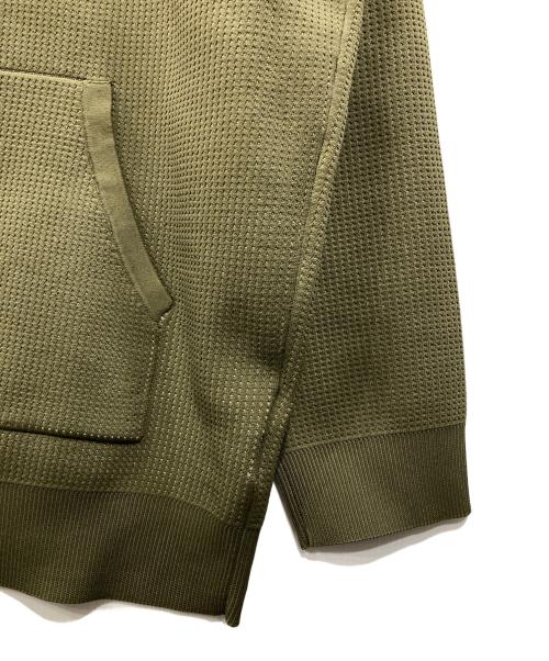 1piu1uguale3（ウノピュウノウグァーレトレ）1piu1uguale3 (ウノピュウノウグァーレトレ) 113 GOLF WAFFLE PARKER オリーブ サイズ:Mの古着・服飾アイテム