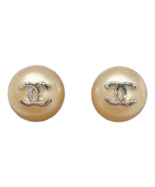 CHANEL（シャネル）CHANEL (シャネル) ココマークパールピアス ベージュの古着・服飾アイテム