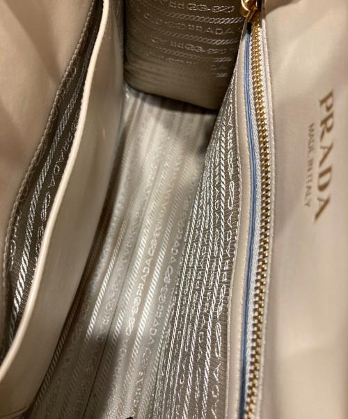 PRADA（プラダ）PRADA (プラダ) シンボルトップステッチショルダーバッグ ピンクベージュ サイズ:-の古着・服飾アイテム