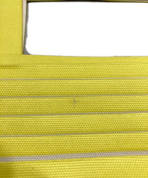 ISSEY MIYAKE me（イッセイ ミヤケ ミー）ISSEY MIYAKE me (イッセイ ミヤケ ミー) アコーディオン プリーツ トートバッグ イエローの古着・服飾アイテム