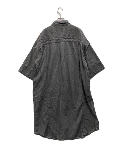 GENE HEAVENS（ジーンヘブンズ）GENE HEAVENS (ジーンヘブンズ) FRINGE POCKET DENIM SHIRT DRESS グレー サイズ:Freeの古着・服飾アイテム
