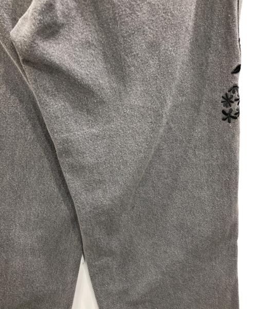 furfur（ファーファー）furfur (ファーファー) フラワー刺繍デニムパンツ グレー サイズ:1の古着・服飾アイテム