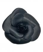 CHANELシャネル）の古着「カメリアブローチ」｜ブラック