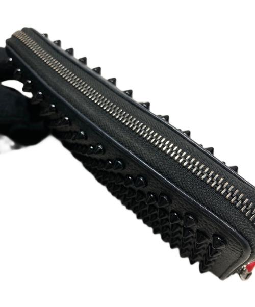 Christian Louboutin（クリスチャン・ルブタン）Christian Louboutin (クリスチャン・ルブタン) スパイクラウンドファスナー財布 ブラックの古着・服飾アイテム