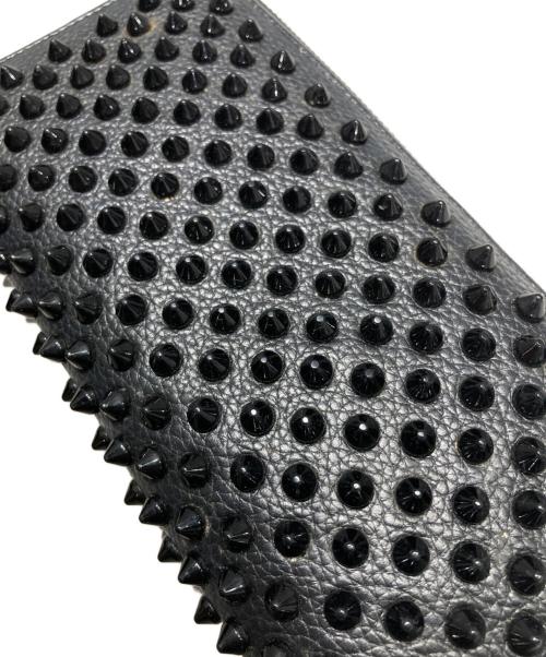 Christian Louboutin（クリスチャン・ルブタン）Christian Louboutin (クリスチャン・ルブタン) スパイクラウンドファスナー財布 ブラックの古着・服飾アイテム