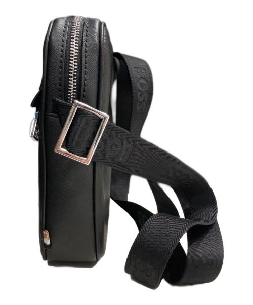 BOSS（ボス）BOSS (ボス) レポーターバッグ シグネチャーストライプ＆ロゴディテール ブラックの古着・服飾アイテム