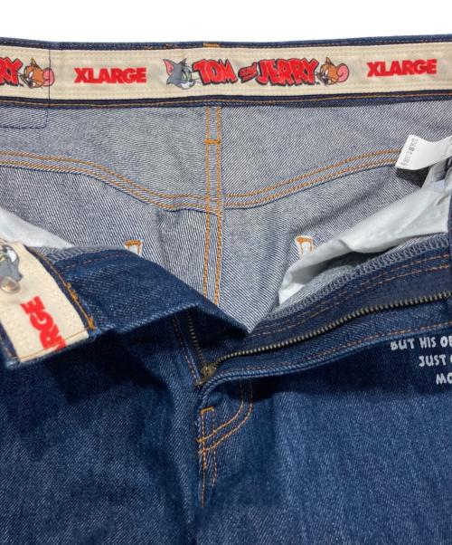 X-LARGE（エクストララージ）X-LARGE (エクストララージ) コラボデニムパンツ インディゴ サイズ:SIZE 81cm (W32)の古着・服飾アイテム