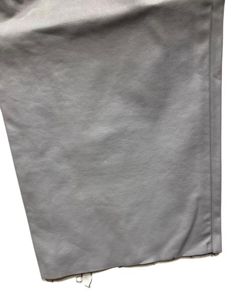 machatt（マチャット）machatt (マチャット) フェイクレザーテーパードパンツ グレー サイズ:FREEの古着・服飾アイテム