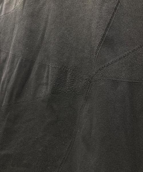 ISSEY MIYAKE（イッセイミヤケ）ISSEY MIYAKE (イッセイミヤケ) ノースリーブカットソー ブラック サイズ:Mの古着・服飾アイテム