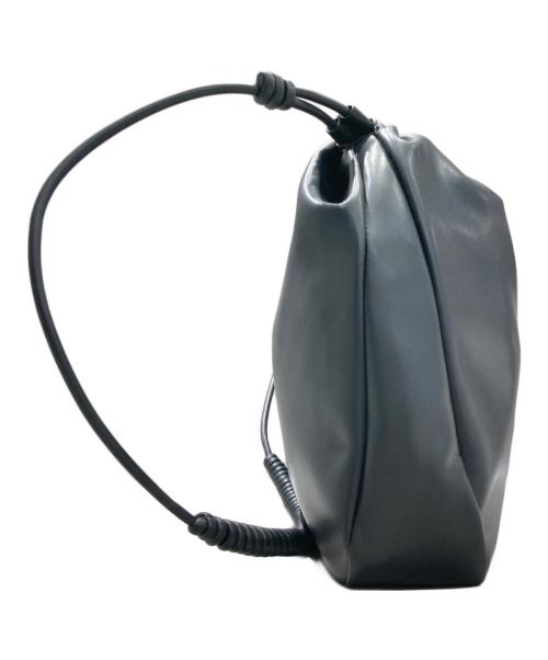 CHARLES & KEITH（チャールズアンドキース）CHARLES & KEITH (チャールズアンドキース) ローレライ ルーシュドノットストラップホーボーバッグ サイズ:M 未使用品の古着・服飾アイテム