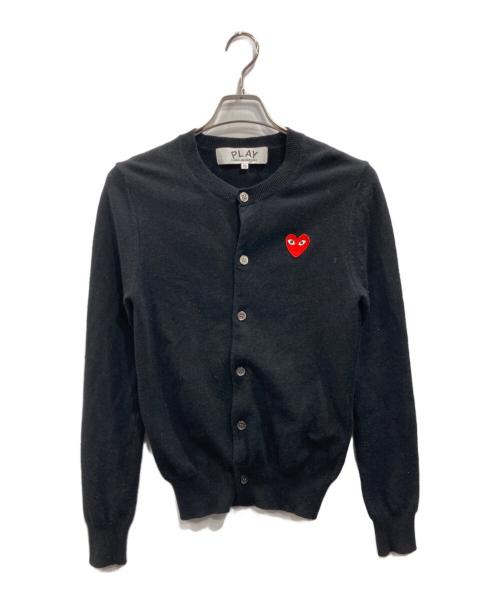 PLAY COMME des GARCONS（プレイコムデギャルソン）PLAY COMME des GARCONS (プレイコムデギャルソン) Round Neck Cardigan With Red Emblem Black レッド サイズ:XSの古着・服飾アイテム