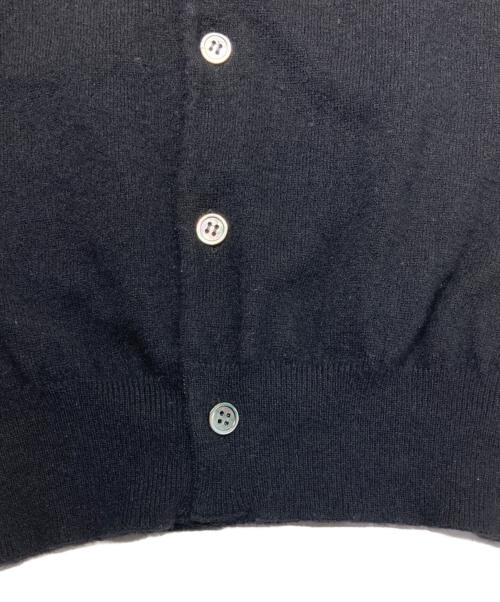 PLAY COMME des GARCONS（プレイコムデギャルソン）PLAY COMME des GARCONS (プレイコムデギャルソン) Round Neck Cardigan With Red Emblem Black レッド サイズ:XSの古着・服飾アイテム
